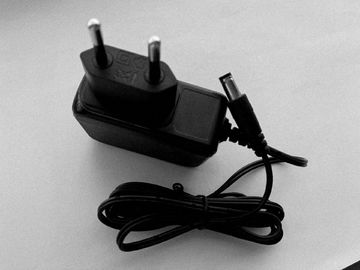 Giá tốt. 90 - 264VAC y tế 1A 12 volt điện adapter treo tường với eu cắm trực tuyến